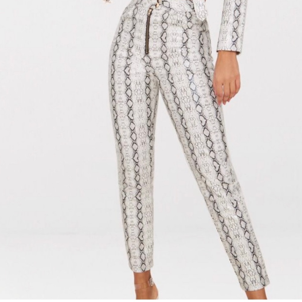 NWT PrettyLittleThing Faux Leather Snakeskin Print High Waisted Pants, Size 6